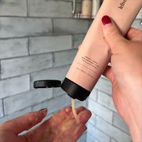 Lelive. Good to Glow | Smooth + Renew Body Exfoliator